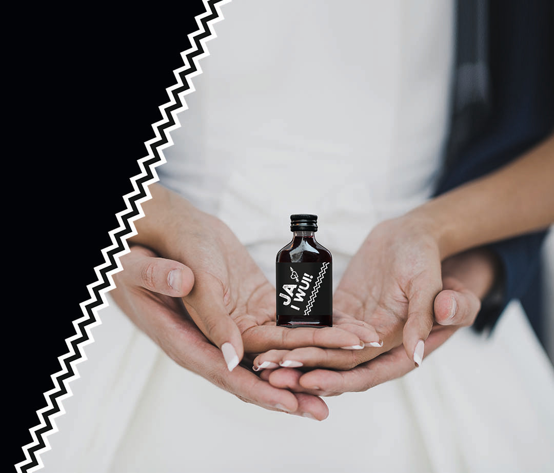 JA I WUI! Der I WUI AN KURZN Haskaplikör mit personalisierbarem Etikett für eure Hochzeit