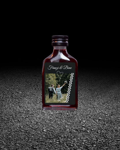 I WUI AN KURZN – Bayerischer Haskap-Likör Partyshot | 24 Stück × 0,02 l | individuelles Hochzeitsetikett | Gastgeschenk| personalisiert